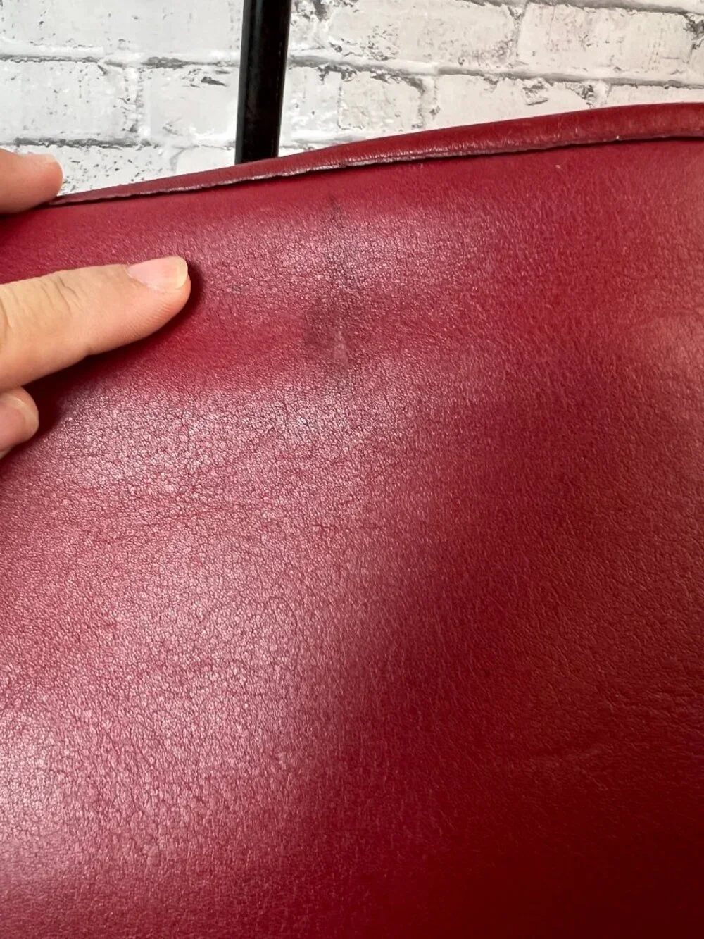 Red Coach 9060 is a vintage 